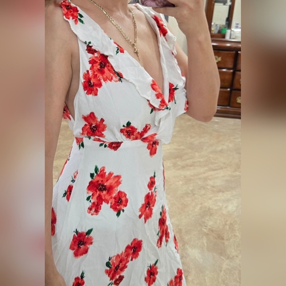 Forever 21 Red and White Floral Mini Dress - Picture 5 of 11